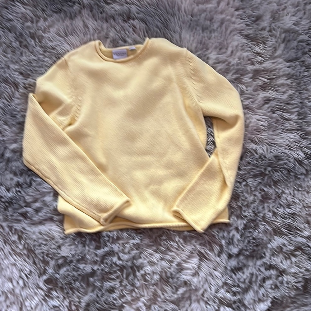 This is a yellow top for Woman it’s super comfy and really cute!